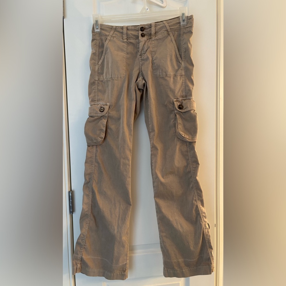 Old Navy Women's Tan Cargo Pants excellent, like new!